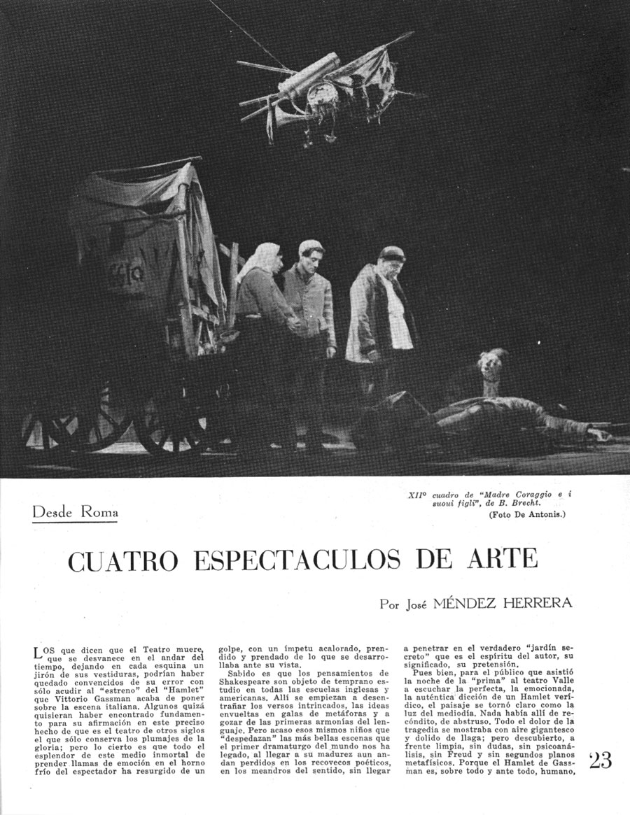 Reproducción de una página de la revista mostrando una foto en blanco y negro de la represnetación de Madre Coraje y el texto del artículo correpsondiente.
